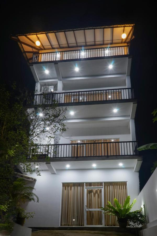 Pinnawala Elephant Front View Hotel Rambukkana Exterior photo