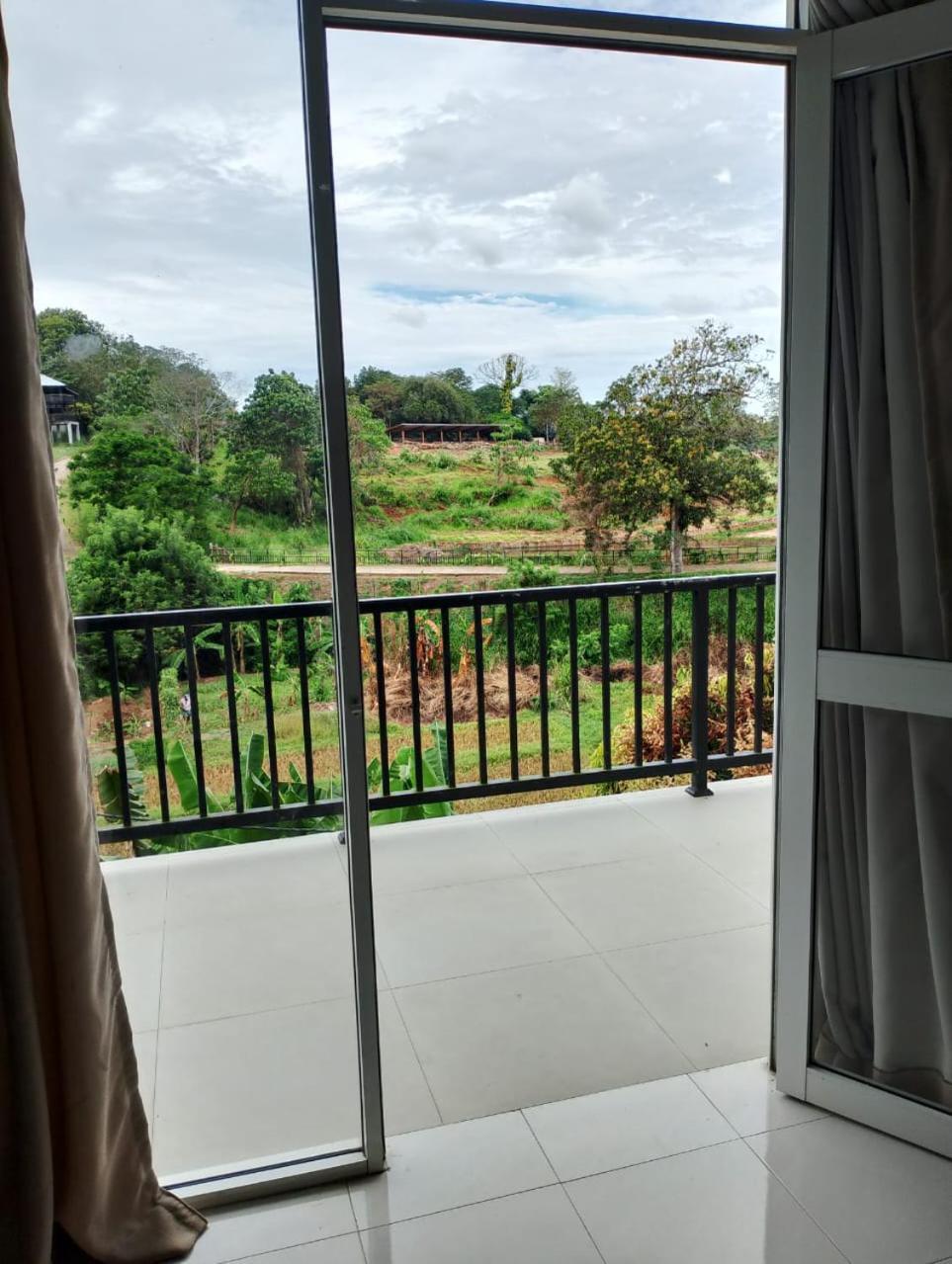 Pinnawala Elephant Front View Hotel Rambukkana Exterior photo